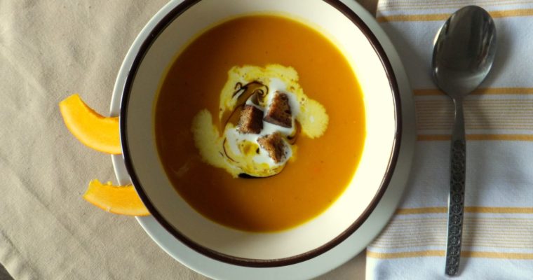 Der Herbst ist ganz nah – Kürbissuppe mit Croutons