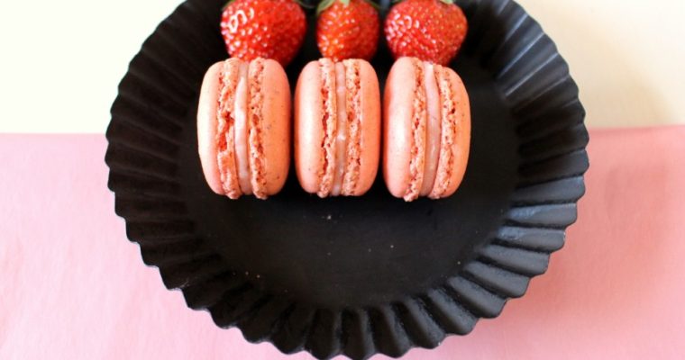 Erdbeer-Maracons mit weißer Schokolade // 100. Post